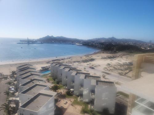 an aerial view of a beach and buildings at Duplex la herradura in Coquimbo