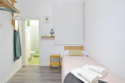 A bed or beds in a room at Apartamento Atarazanas Málaga Centro Histórico