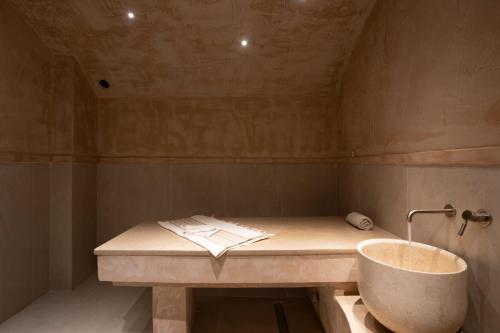 Ένα μπάνιο στο Porto Delfino Retreat