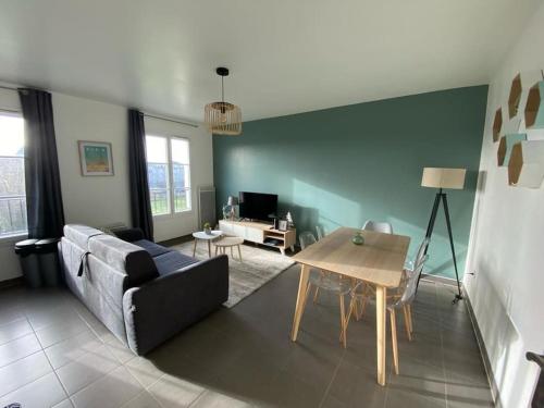 • Parc Disneyland à pied & Shopping • 3 min •