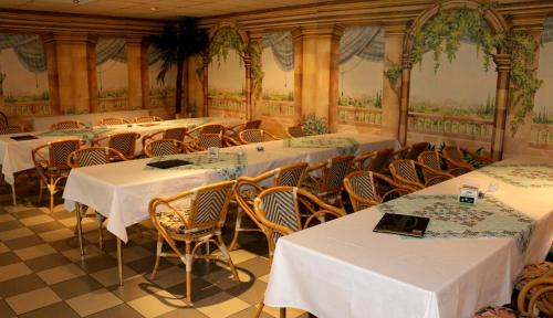 Un restaurant sau alt loc unde se poate mânca la Hotel Torgauer Brauhof