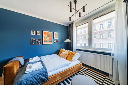 Un pat sau paturi într-o cameră la Modern Living Apartments Vienna, 15 min to center