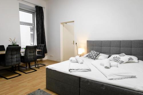 Royal-Haven Apartment