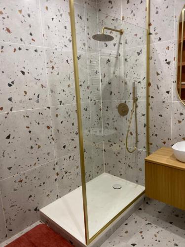 Phòng tắm tại La Halte des Arènes de Nîmes Appartement de charme Terracotta