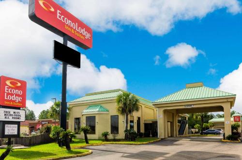a slow food store with a sign in front of it at Econo Lodge Inn & Suites Gulfport Airport in Gulfport
