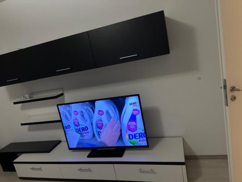 a flat screen tv sitting on top of a dresser at Regim hotelier in Braşov