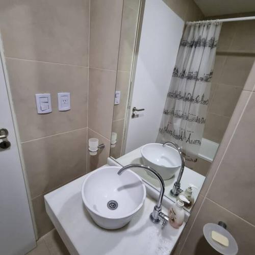 a bathroom with a white sink and a shower at El arte suites COCHERA PRIVADA in Buenos Aires