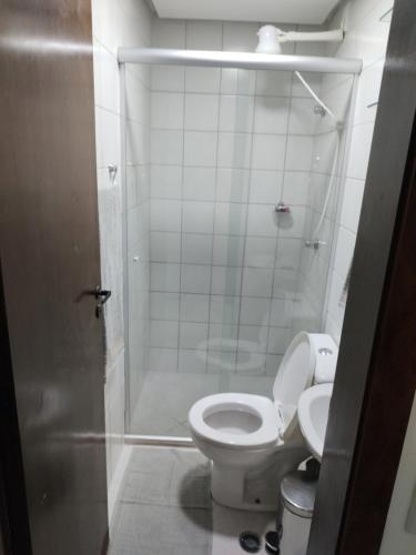 a bathroom with a toilet and a shower at Studio In - Apt° 205 com Garagem in Brasilia