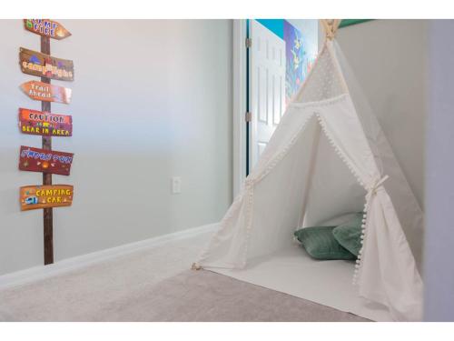 Themed 6BD Home with Pool - Near Orlando Attractions photo 36