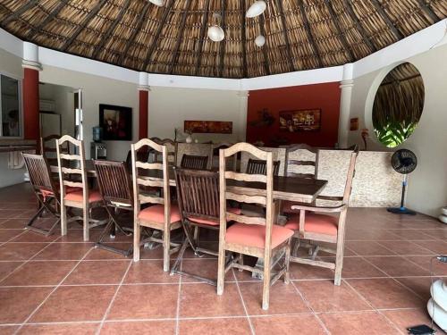 a dining room with a table and chairs at Casa Gaviota in San José de Guatemala