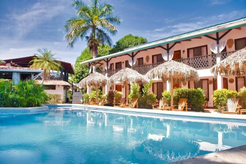 Kolam renang di atau dekat dengan Samara Pacific Lodge