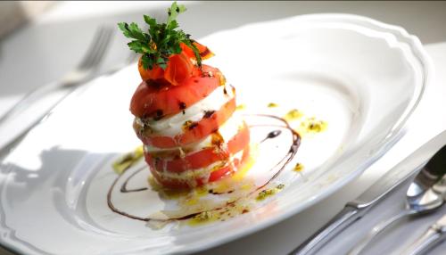 a dessert with a strawberry on a white plate at Zamek Na Skale in Trzebieszowice