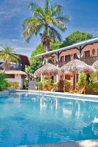 Kolam renang di atau dekat dengan Samara Pacific Lodge