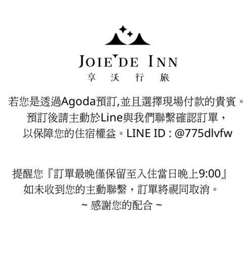 Un certificado, premio, letrero u otro documento en Joie de Inn