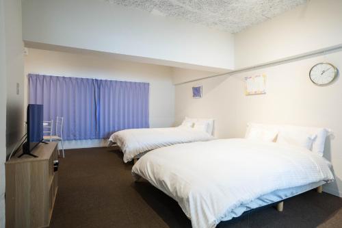Una cama o camas en una habitación de Nagai park side stay
