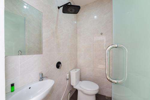 Koupelna v ubytování Urbanview Hotel Cengkareng Jakarta by RedDoorz