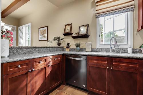 Η κουζίνα ή μικρή κουζίνα στο Legacy Villas 1 BR 1 Story Kitchen Resort Pools Gym
