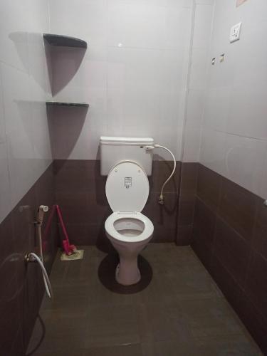 Bilik mandi di Om Ganesh Naik Guest House