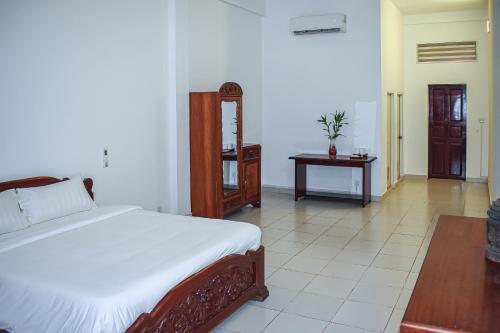 Postel nebo postele na pokoji v ubytování Dara Express Inn by Angkor Green Gardens