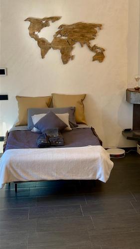a bedroom with a bed with a world map on the wall at Nakupenda Relais in Latina
