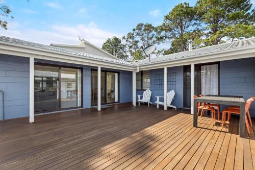 Un balcón o terraza de Coorie Nook by Experience Jervis Bay