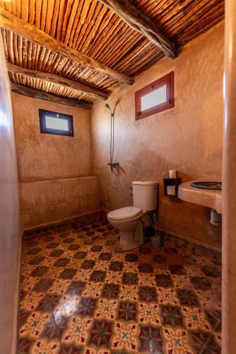 a bathroom with a toilet and a sink at Dar Afoulky Maison D'hotes in Sidi Kaouki