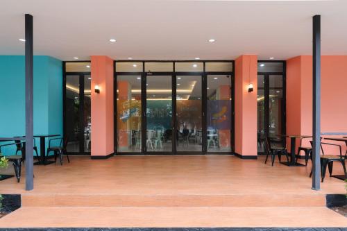 Φωτογραφία από το άλμπουμ του Sans Hotel The Green Bekasi by RedDoorz σε Bekasi