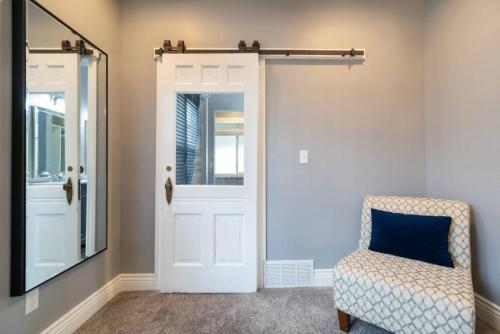 Φωτογραφία από το άλμπουμ του Updated Great Falls Home with Fire Pit σε Great Falls