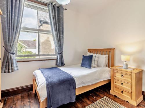 a bedroom with a bed and a window at 2 Bed in Oswestry 76537 in Gobowen