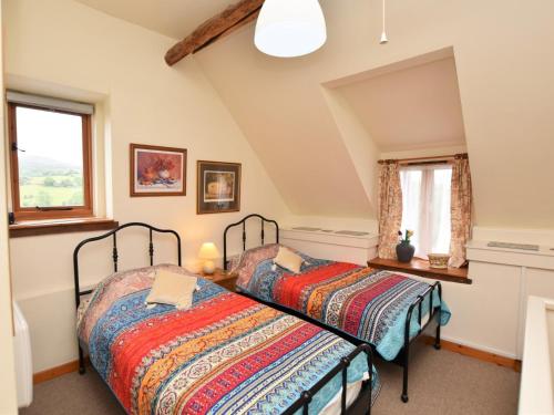 Un pat sau paturi într-o cameră la 1 Bed in Abergavenny BN113