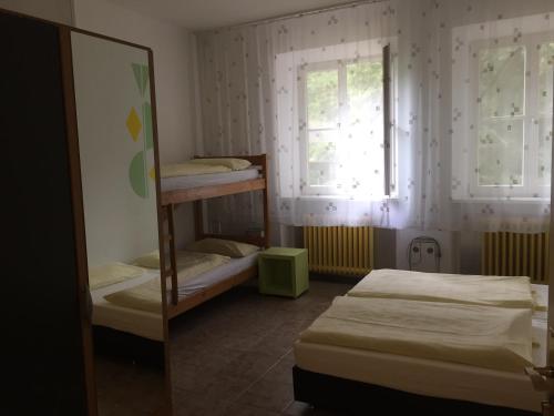 a bedroom with two bunk beds and a mirror at Jugendhotel Nürnberg in Nürnberg