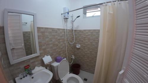 Ένα μπάνιο στο Queenslander Hotel and Restaurant