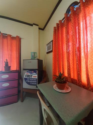 TV a/nebo společenská místnost v ubytování Subangan Room with Terrace 1