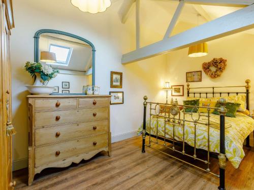 a bedroom with a bed and a dresser with a mirror at 1 Bed in Pershore 87365 