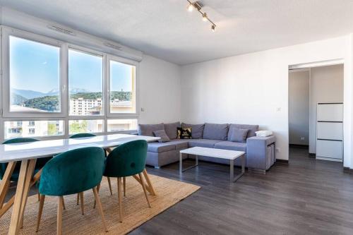 Posezení v ubytování Sud de Grenoble: T2 lumineux - wifi fibre - balcon