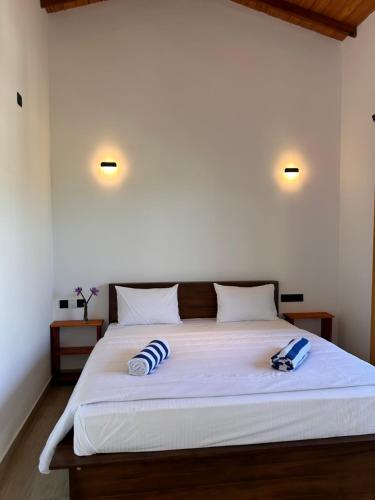Una cama o camas en una habitación de The Point Mirissa