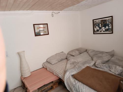 a bed sitting in a corner of a room at Gasthaus Sunnenhof Sonne 