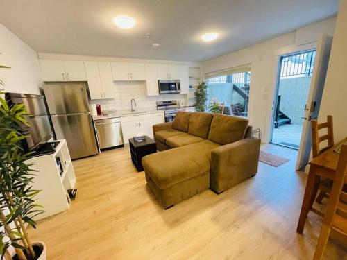 New 1BR Garden Suite, AC,EV,Parking,WIFI,Netflx,