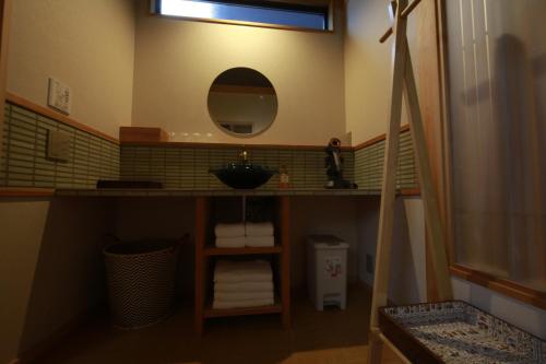 a bathroom with a sink and a mirror at 松の峦 in Kyoto
