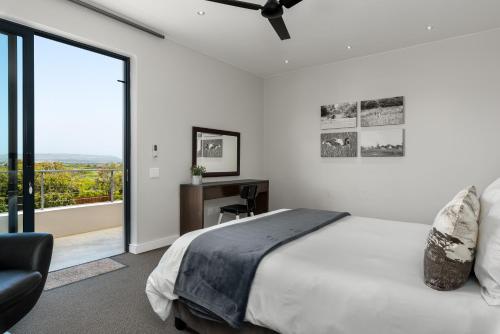Katil atau katil-katil dalam bilik di Sunset Splendour Guesthouse