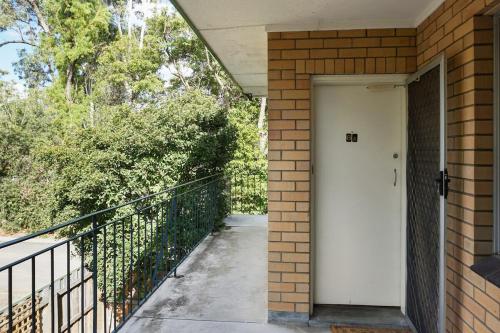 En balkong eller terrass på Comfortconvenience 2-bedroom Unit For Families