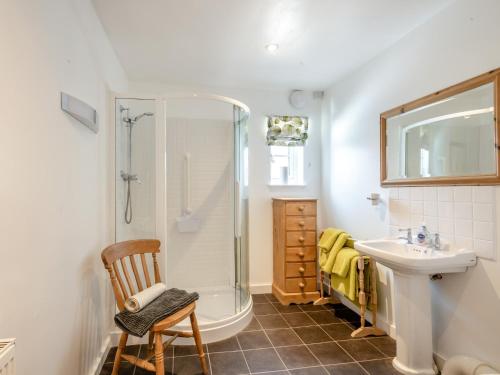 a bathroom with a shower and a sink at 2 Bed in Reepham 37016 in Cawston