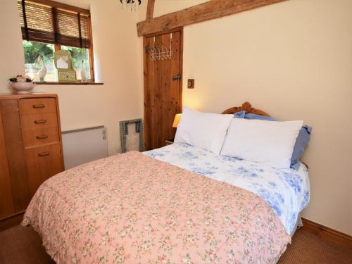 a bedroom with a bed and a dresser and a window at 1 bed property in Banbury Cotswolds CC012 in Shotteswell