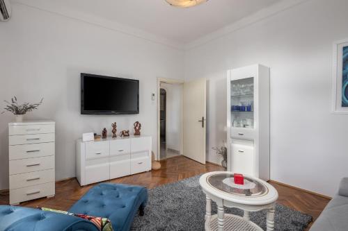 TV tai viihdekeskus majoituspaikassa Apartment Sunrise Lovran - Happy Rentals