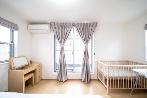 Shinokubo guest house , near shinjuku 100 square meters, 4 bedrooms, 1 living room 1kitchen 2toilet 1bathroom washmachine