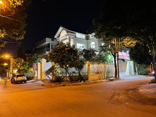 a car parked in front of a building with a fence at Bếp Ông Tỏi Homestay in Ho Chi Minh City
