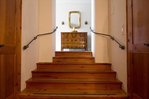 a stairway with a mirror on the wall and a mirror on the wall at Aktivhotel Föttinger in Steinbach am Attersee