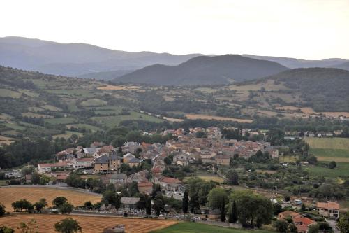 a town in a valley with mountains in the background at Camping RCN Val de Cantobre in Cantobre
