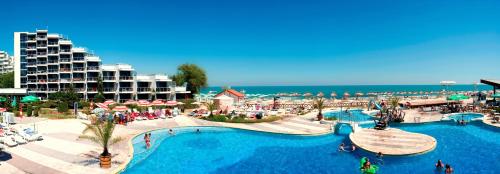 Piscina a Hotel Slavuna o a prop