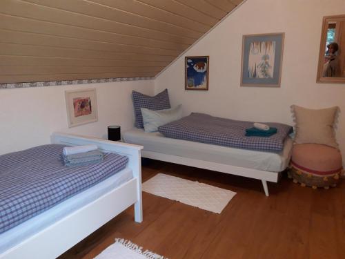 1 Schlafzimmer mit 2 Betten in einem Zimmer in der Unterkunft Casa Picca & Lotta in Radenthein
